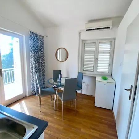 Charming 1-bed Near Arena And Centre Apartman Póla