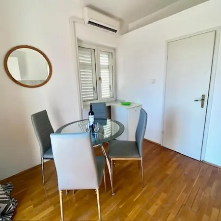 Apartment Charming 1-bed Near Arena And Centre *